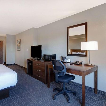 Days Inn & Suites By Wyndham יורקטון מראה חיצוני תמונה