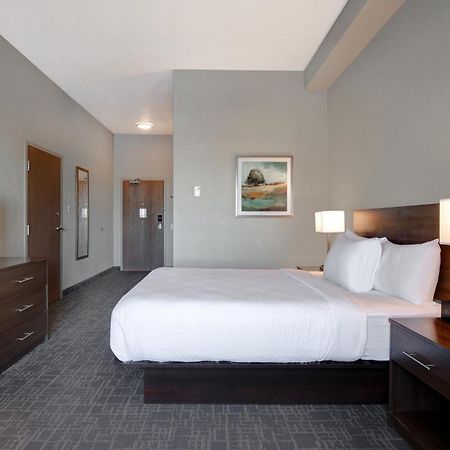 Days Inn & Suites By Wyndham יורקטון מראה חיצוני תמונה