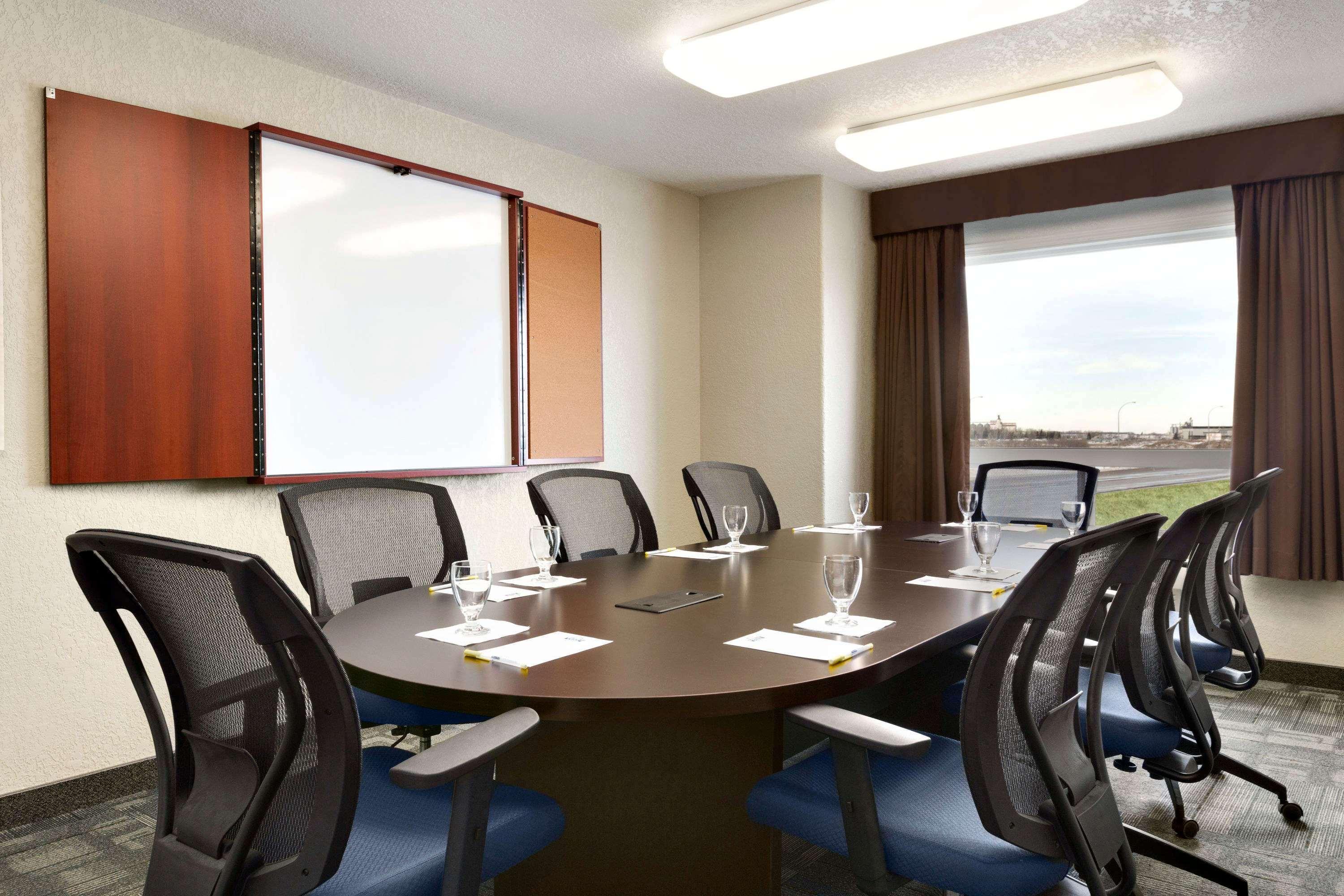 Days Inn & Suites By Wyndham יורקטון מראה חיצוני תמונה