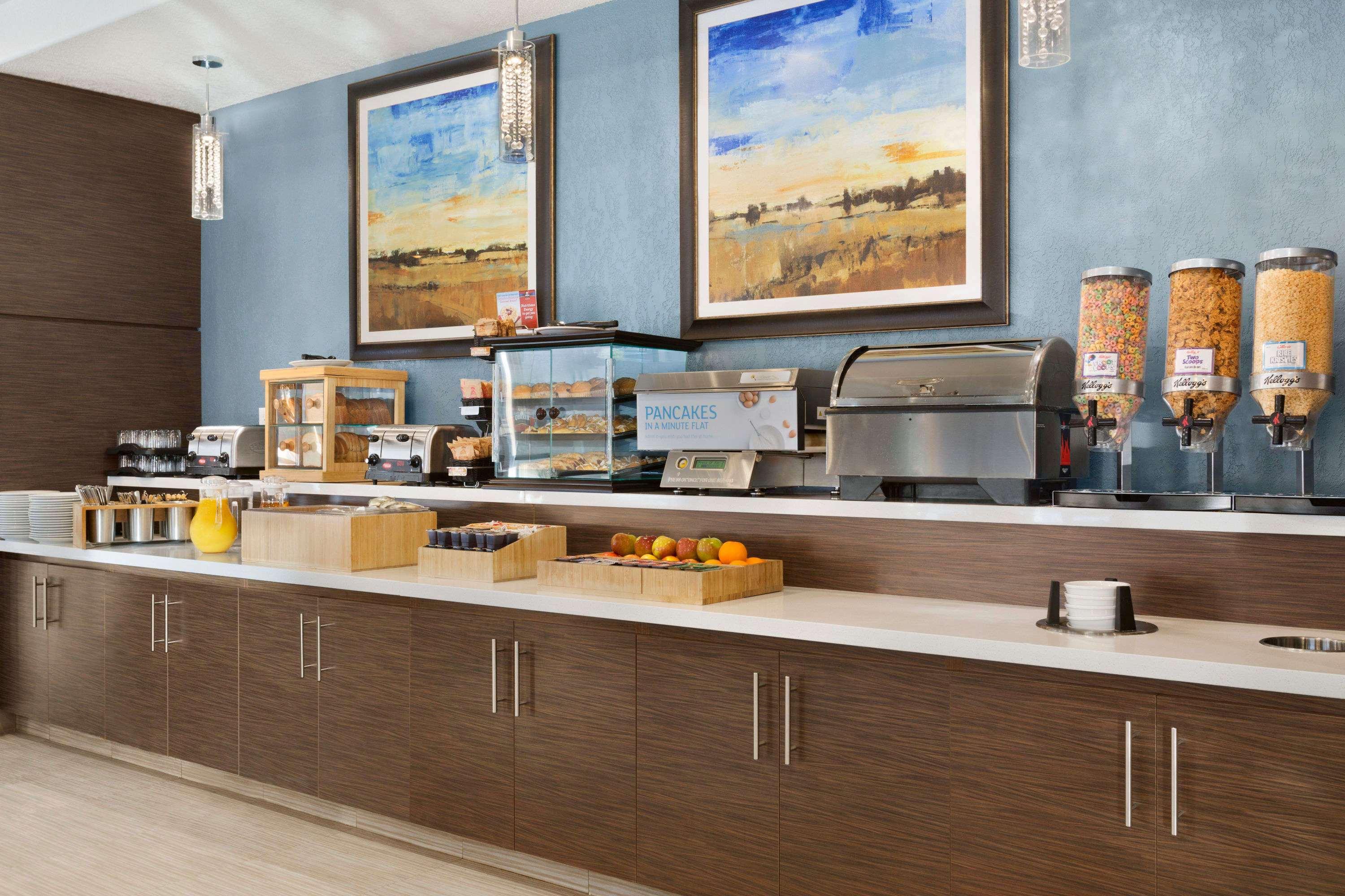Days Inn & Suites By Wyndham יורקטון מראה חיצוני תמונה