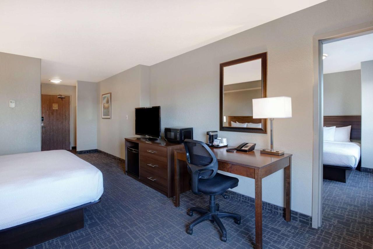 Days Inn & Suites By Wyndham יורקטון מראה חיצוני תמונה