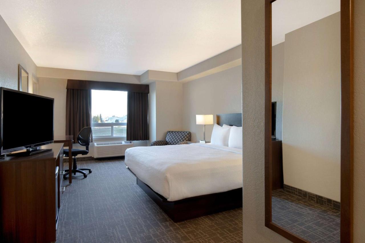 Days Inn & Suites By Wyndham יורקטון מראה חיצוני תמונה