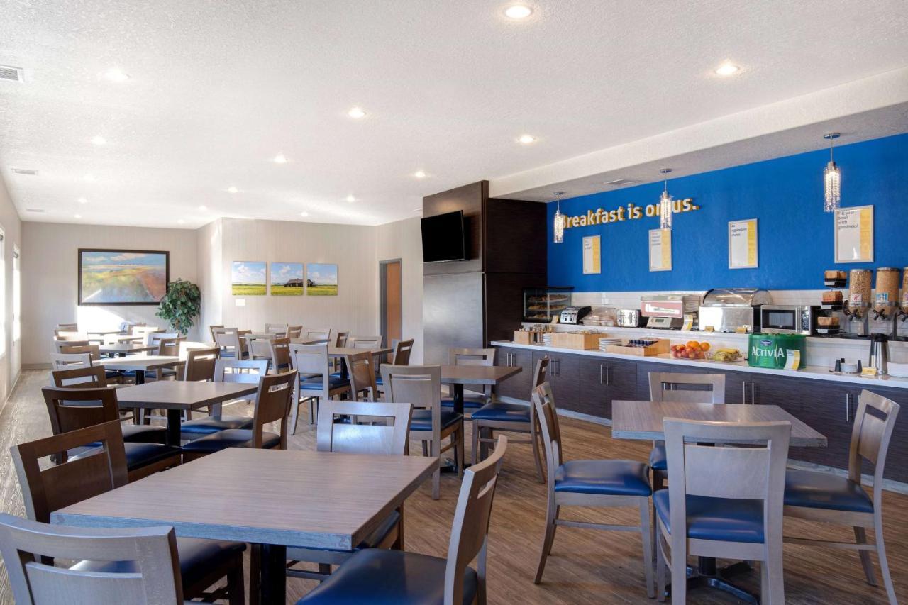 Days Inn & Suites By Wyndham יורקטון מראה חיצוני תמונה
