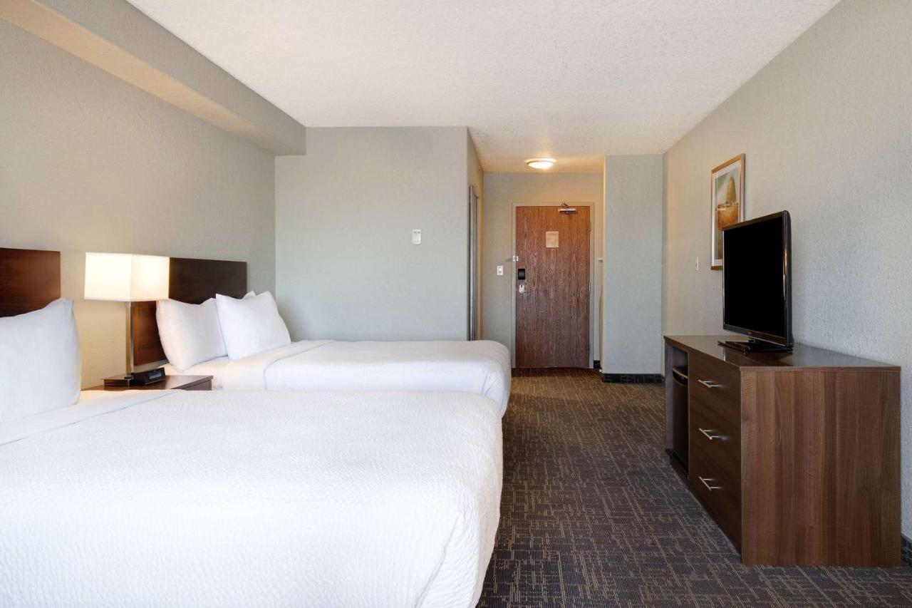 Days Inn & Suites By Wyndham יורקטון מראה חיצוני תמונה