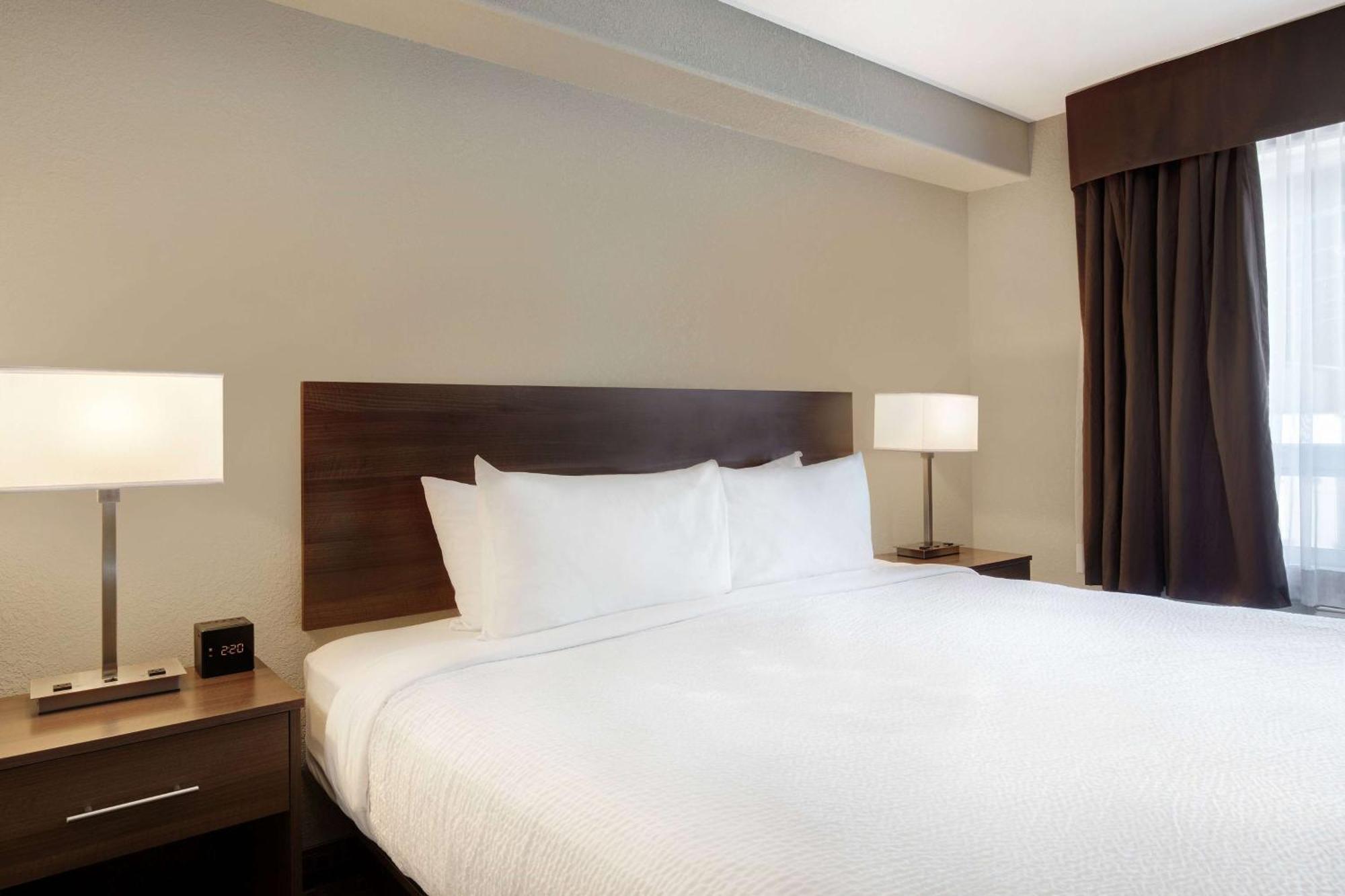 Days Inn & Suites By Wyndham יורקטון מראה חיצוני תמונה