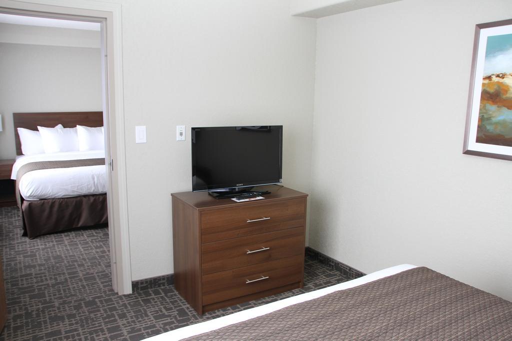 Days Inn & Suites By Wyndham יורקטון מראה חיצוני תמונה