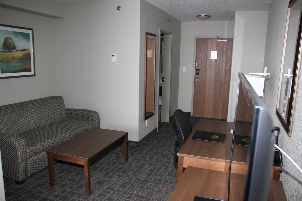Days Inn & Suites By Wyndham יורקטון מראה חיצוני תמונה
