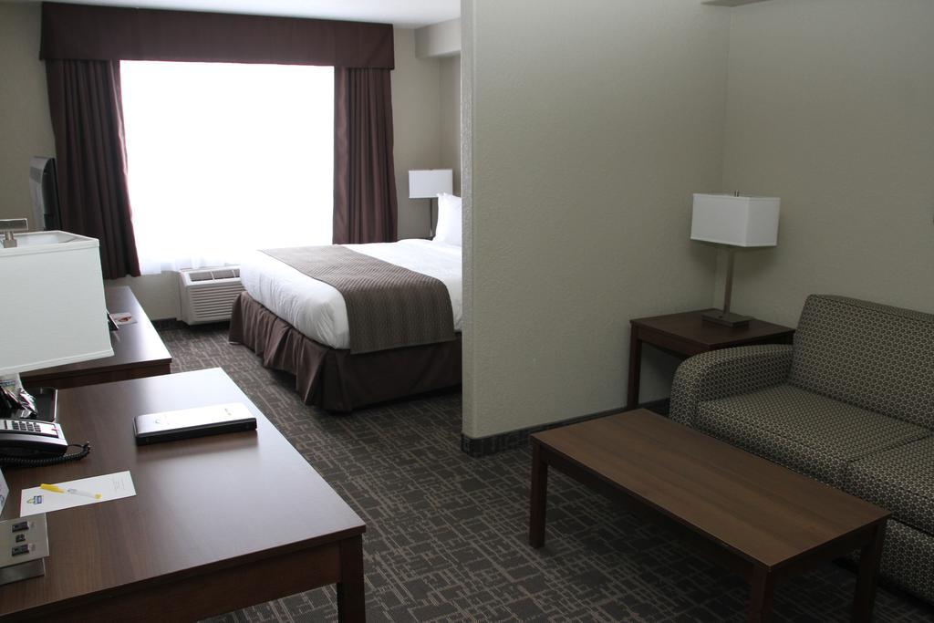 Days Inn & Suites By Wyndham יורקטון מראה חיצוני תמונה
