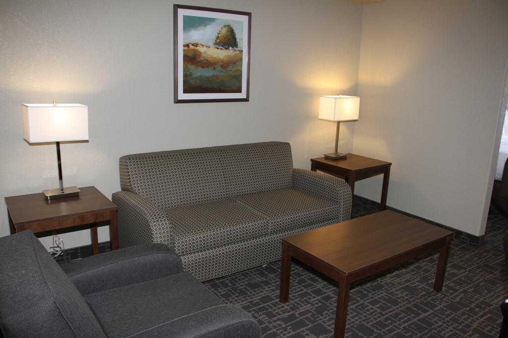 Days Inn & Suites By Wyndham יורקטון מראה חיצוני תמונה