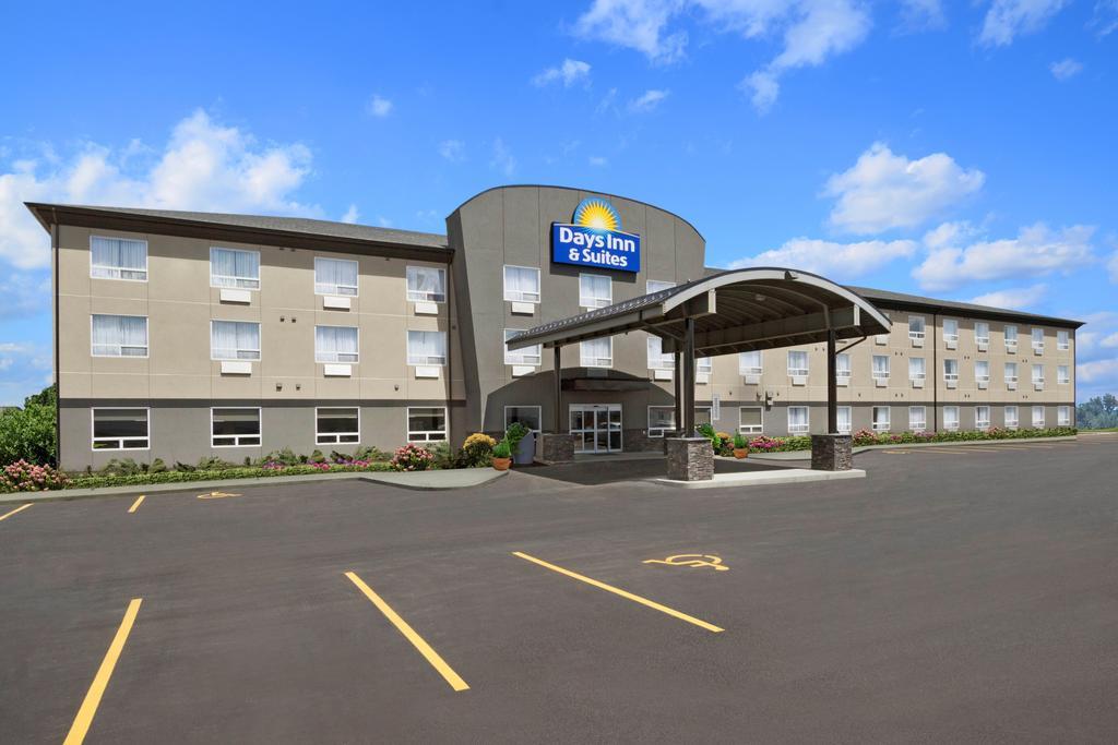 Days Inn & Suites By Wyndham יורקטון מראה חיצוני תמונה
