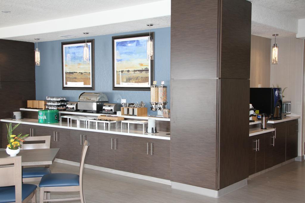 Days Inn & Suites By Wyndham יורקטון מראה חיצוני תמונה
