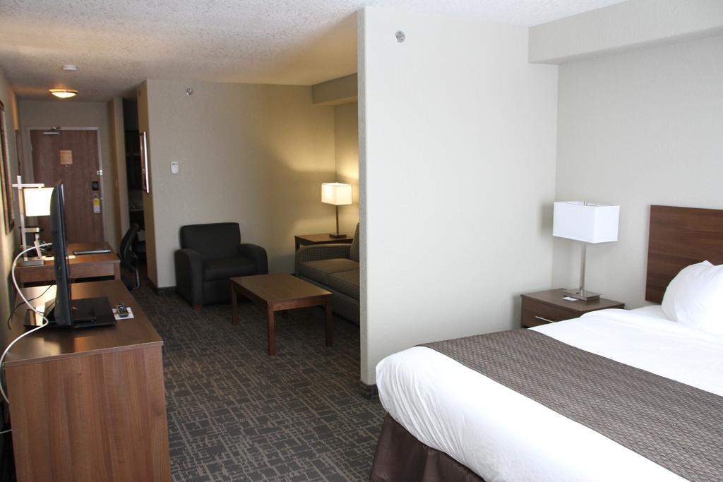 Days Inn & Suites By Wyndham יורקטון מראה חיצוני תמונה