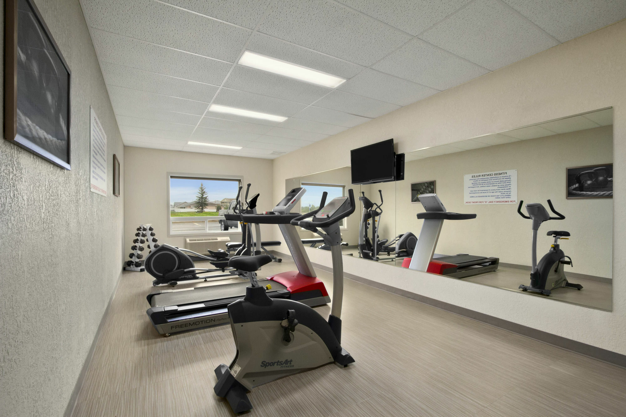 Days Inn & Suites By Wyndham יורקטון מראה חיצוני תמונה